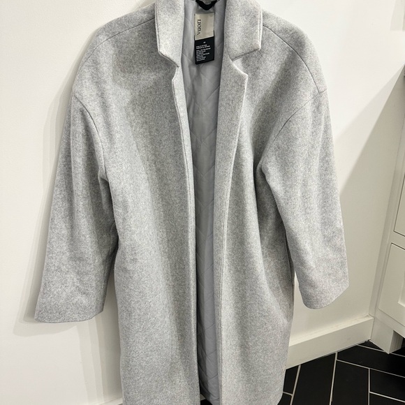 Vuori Soho Melton Trench coat
Size XS light Heather Grey - Picture 2 of 7